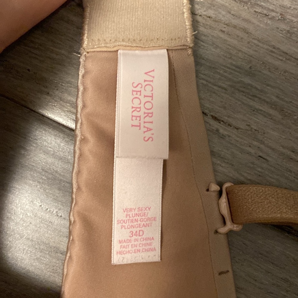 Victoria’s Secret Very Sexy Plunge 34d -adjustable strap location/multi-way nude - Picture 5 of 11